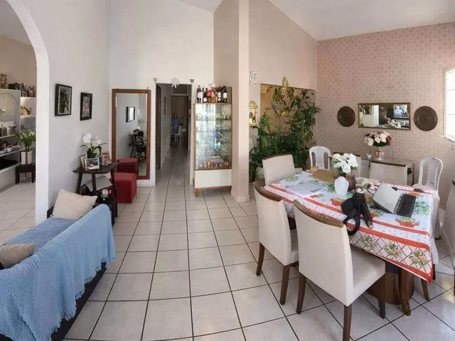 Imagem 2: Oportunidade na Atalaia – casa com área verde e 4/4 sendo 3 suítes!