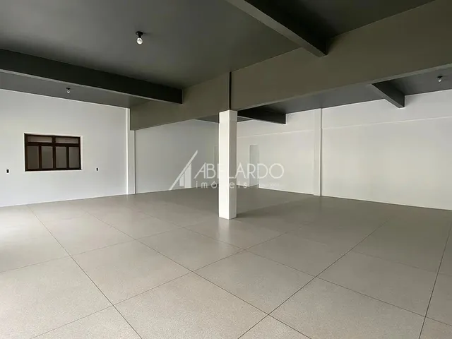 Imagem: O depósito possui 1 Vaga na garagem, 100m² de Área e
