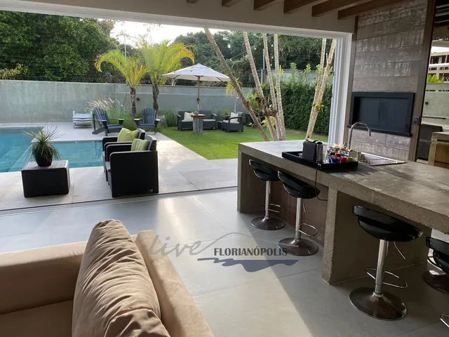 Imagem 2: Casa Padrão para Aluguel em Jurerê Internacional Florianópolis-SC