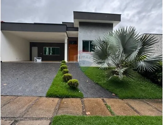 Imagem: A casa possui 3 Dormitórios, 3 Suítes, 4 Banheiros, 4
