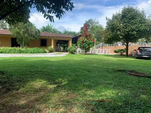 Imagem: A fazenda possui 3 Dormitórios, 1 Suíte, 570m² de Área