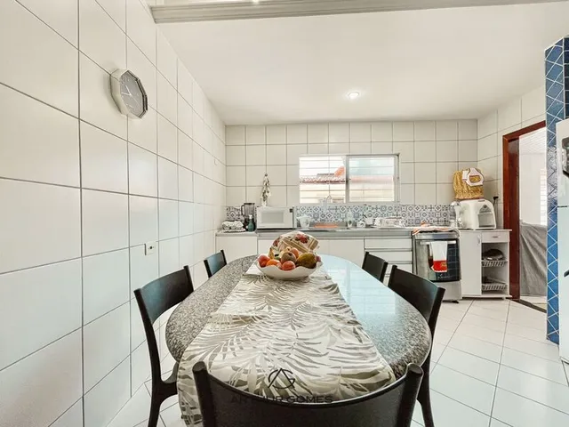 Imagem 8: Casa em Candeias com 3 Quartos e 240 m²