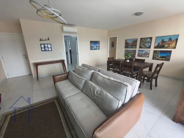 Imagem: O apartamento possui 4 Dormitórios, 1 Suíte, 3 Banheiros,