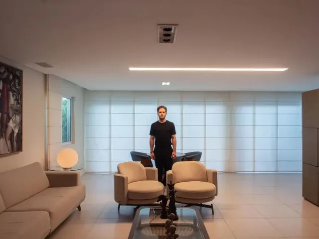 Imagem: A casa possui 5 Dormitórios, 5 Banheiros, 3 Vagas na