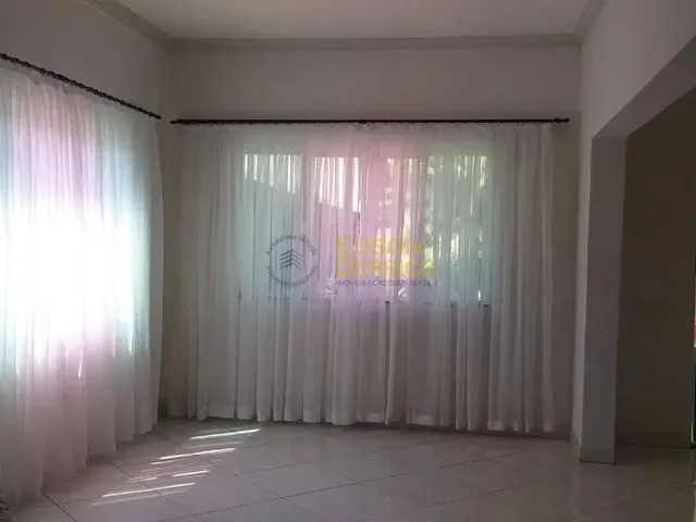 Imagem 2: Chácara com 4 Quartos, Vila São Benedito - Pindamonhangaba