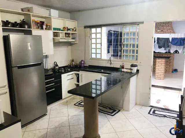 Imagem: A casa possui 2 Dormitórios, 1 Suíte, 1 Banheiro, 2 Vagas