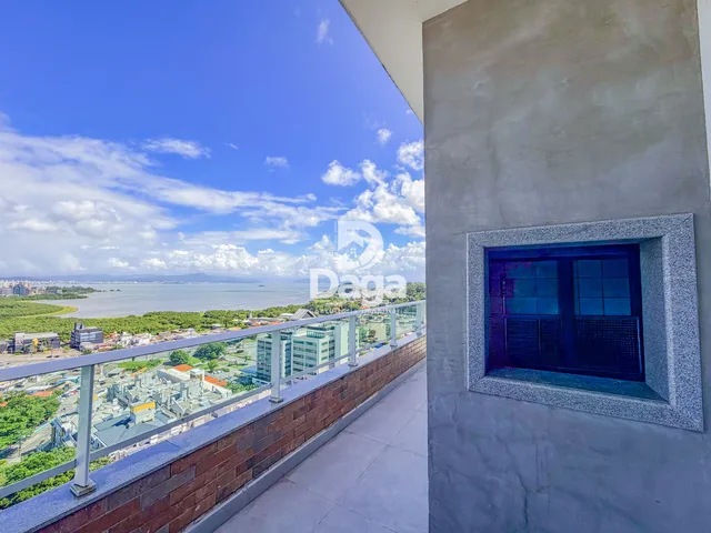 Imagem: O apartamento possui 5 Dormitórios, 1 Suíte, 2 Banheiros,