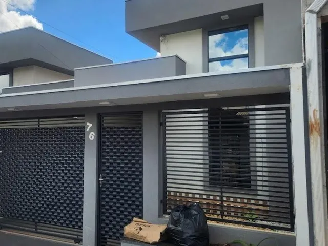 Imagem: Casa com Pé-Direito Alto e Suíte - San