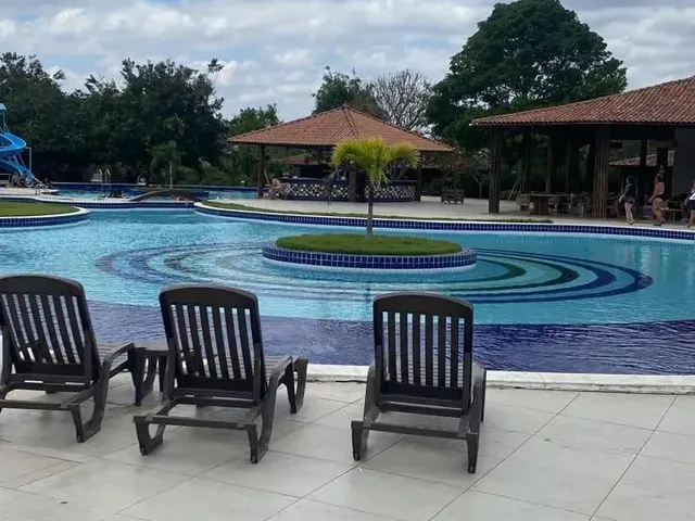 Imagem: A casa em condomínio possui 2 Dormitórios, 2 Suítes, 3