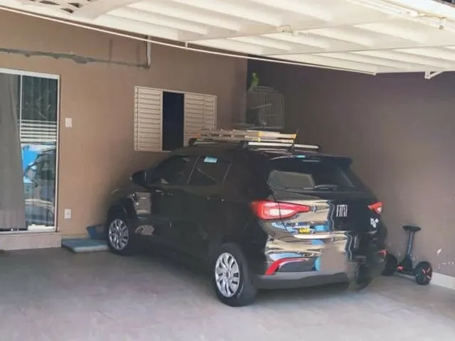 Imagem: A casa possui 2 Dormitórios, 2 Banheiros, 2 Vagas na