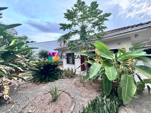 Imagem: Casa em alvenaria, terreno amplo, bairro
