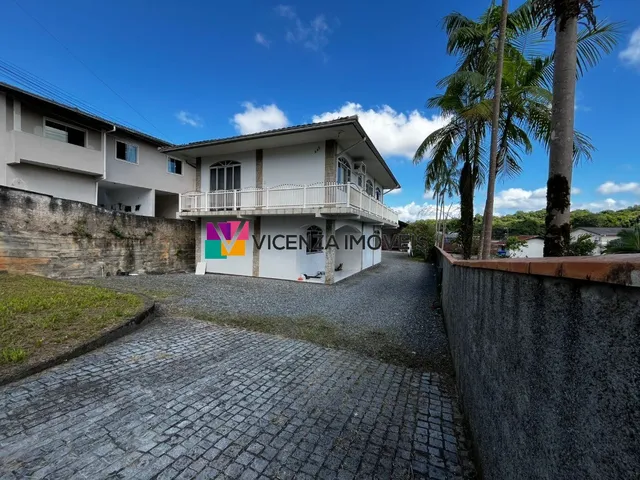 Imagem 3: Sobrado com 4 quartos, sendo 1 suíte e com amplo terreno no bairro Costa e Silva