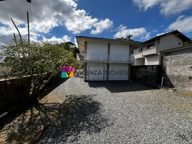 Imagem 5: Sobrado com 4 quartos, sendo 1 suíte e com amplo terreno no bairro Costa e Silva