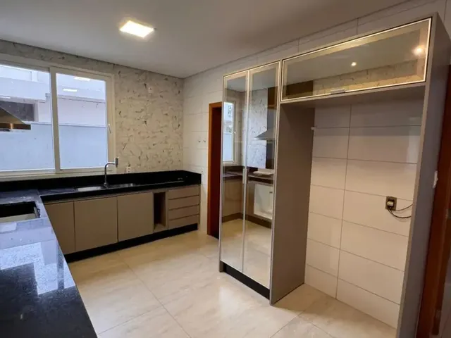 Imagem: Casa em Condomínio Fechado com 4 Suítes