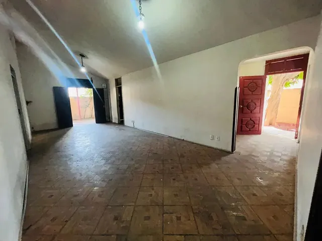 Imagem: Casa de Esquina com 388M², 4 Quartos, 5