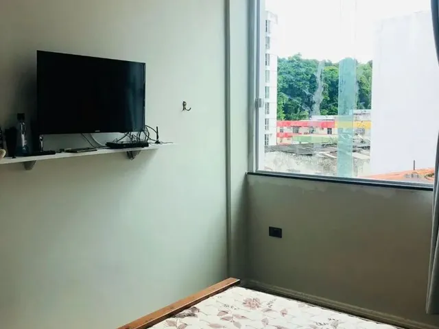 Imagem: O apartamento possui 3 Dormitórios, 2 Banheiros, Acomodam