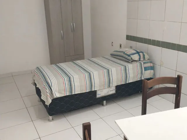 Imagem 6: Alugo Quartos/Suites Mobiliadas (F