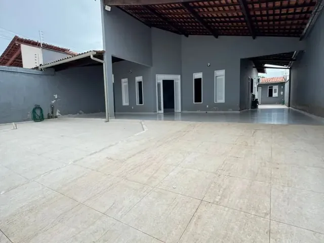Imagem: A casa possui 3 Dormitórios, 2 Suítes, 3 Banheiros, 2