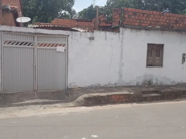 Imagem: A casa possui 2 Dormitórios, 1 Banheiro, 1 Vaga na garagem