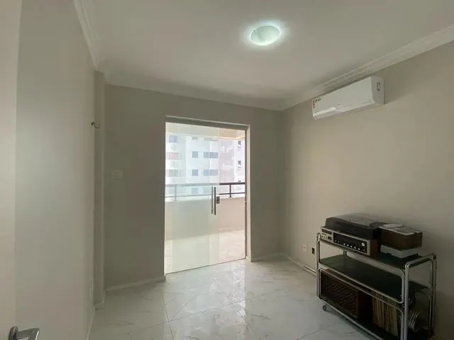 Imagem: O apartamento possui 3 Dormitórios, 3 Banheiros, 2 Vagas