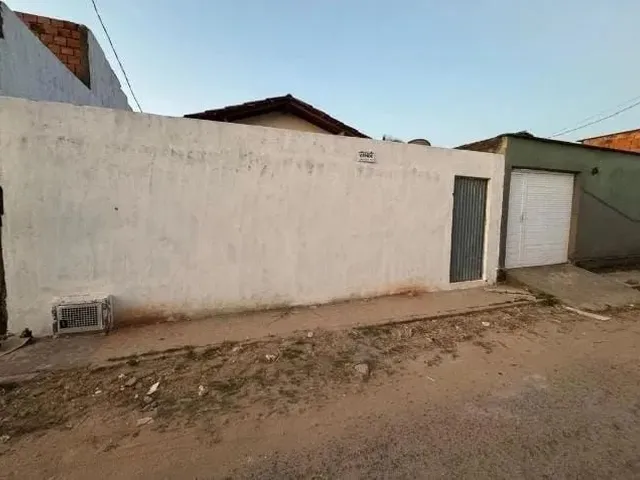 Imagem: A casa possui 2 Dormitórios, 1 Banheiro, 1 Vaga na