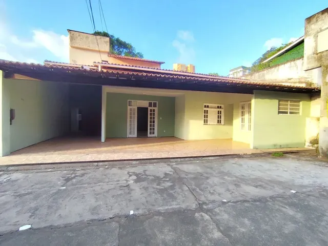 Imagem: A casa em condomínio possui 4 Dormitórios, 4 Suítes, 5 Banheiros