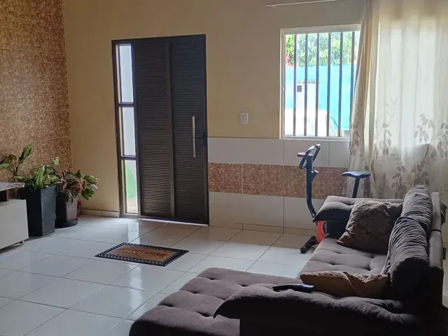 Imagem: A casa possui 2 Dormitórios, 1 Banheiro e está localizado