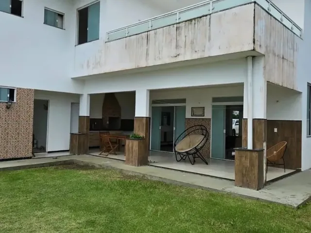 Imagem: A casa em condomínio possui 3 Dormitórios, 3 Suítes, 5