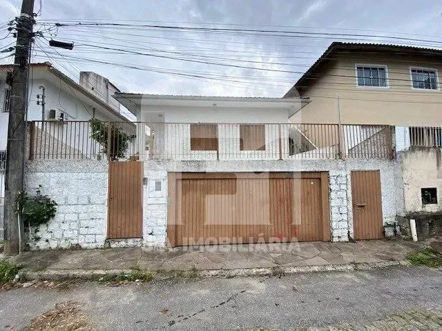 Imagem: Casa de 4 Dormitórios na Agronômica