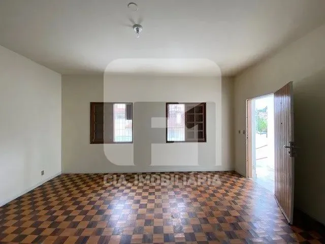 Imagem 2: Casa de 4 Dormitórios na Agronômica