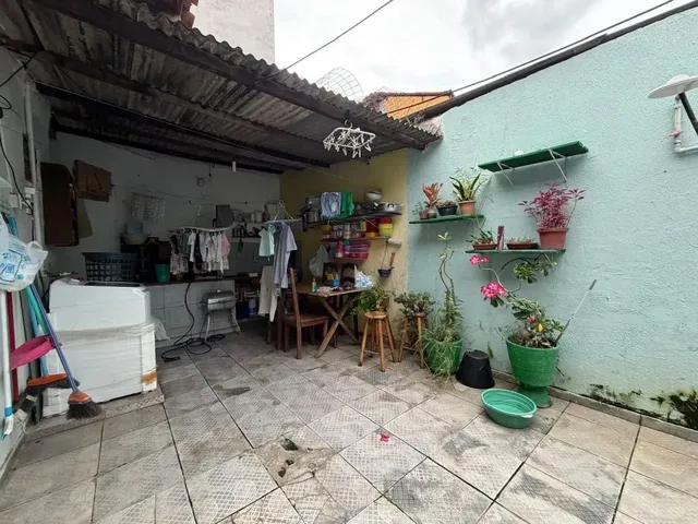 Imagem: A casa possui 2 Dormitórios, 1 Suíte, 2 Banheiros, 1 Vaga