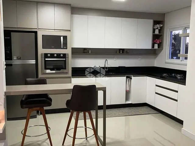 Imagem 2: Apartamento Semimobiliado com Dois Dormitórios, Suíte e Duas Vagas