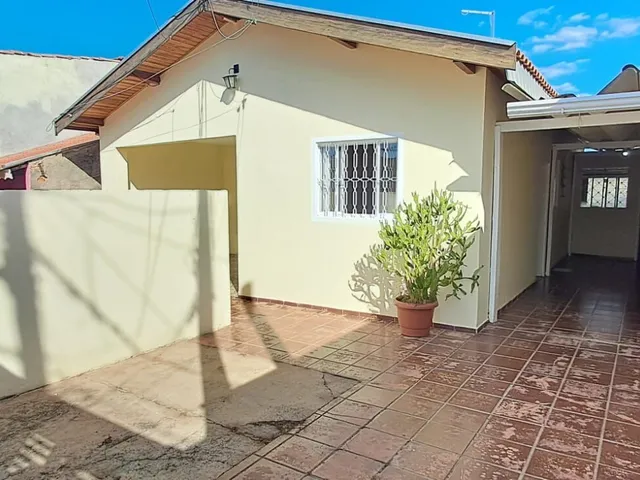 Imagem: A casa possui 2 Dormitórios, 1 Banheiro, 3 Vagas na