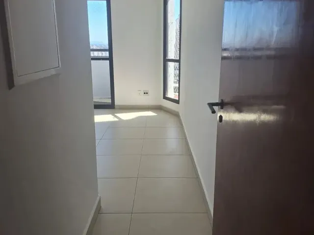 Imagem: O apartamento possui 3 Dormitórios, 1 Suíte, 2 Banheiros,