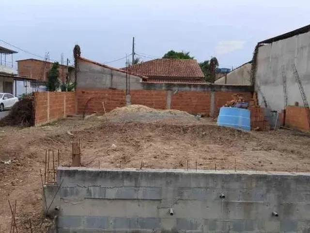 Imagem: Terreno 225 Metros Plano com Piscina em