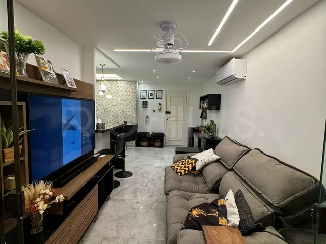 Imagem: O apartamento possui 2 Dormitórios, 1 Suíte, 2 Banheiros,