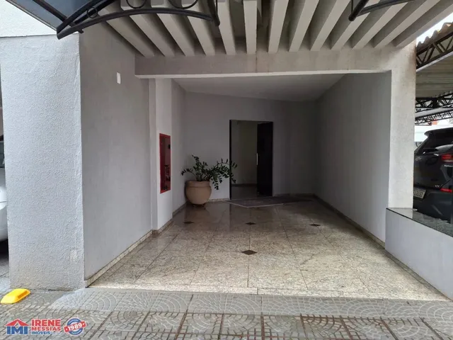 Imagem 3: Apartamento a Venda no Condomínio Edificio Bento Munhoz da Rocha Netto no Bairro Zona 07