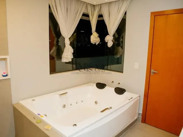 Imagem 6: Sobrado À Venda no Lago Parque com 364M² de Construção, Espaço Gourmet com Piscina