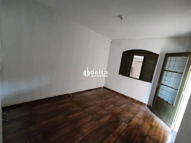 Imagem 4: Casa com 3 Quartos Sendo 1 Suíte Disponível para Venda no Bairro Segismundo Pereira Em