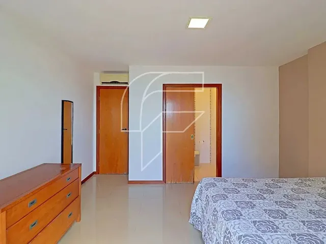 Imagem 12: Duplex para Venda Possui 200 Metros Quadrados com 4 Quartos em Centro - Guarapari - Es