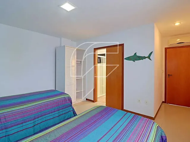 Imagem 6: Duplex para Venda Possui 200 Metros Quadrados com 4 Quartos em Centro - Guarapari - Es