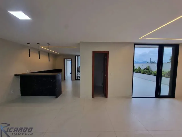Imagem 14: Casa À Venda 4 Quartos / Suítes, Alto Padrão, Próximo a Praia do Morro, em Jardim Boa