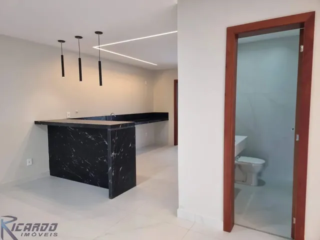 Imagem 12: Casa À Venda 4 Quartos / Suítes, Alto Padrão, Próximo a Praia do Morro, em Jardim Boa