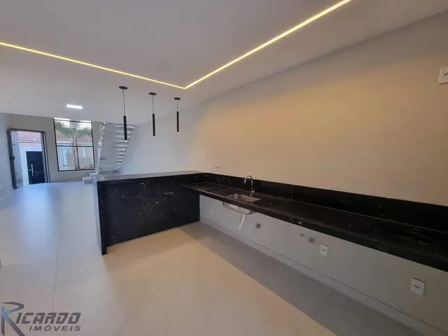 Imagem 10: Casa À Venda 4 Quartos / Suítes, Alto Padrão, Próximo a Praia do Morro, em Jardim Boa