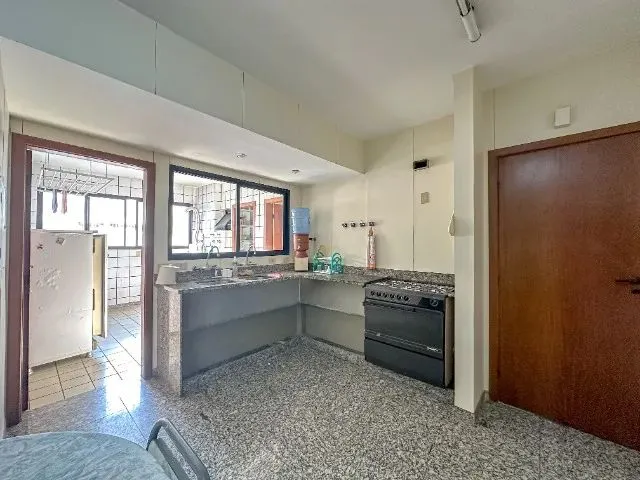 Imagem 2: Apartamento de 4 Quartos com Vista para o Mar À Venda no Centro de Guarapari/Es