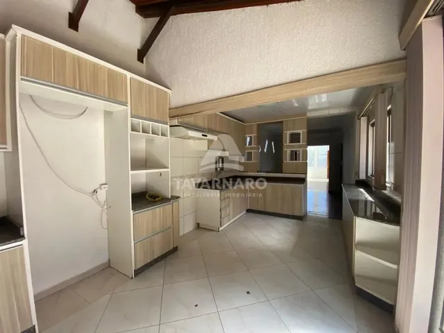 Imagem 3: Ampla Casa de 4 Dormitórios com Churrasqueira e Quintal!
