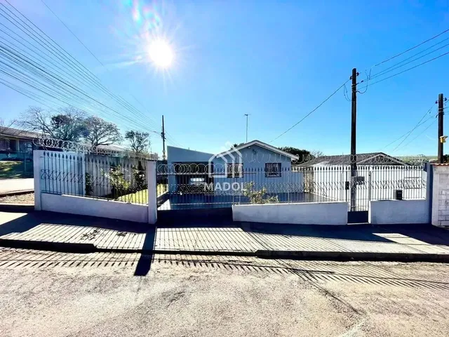 Imagem: Casa de Esquina À Venda no Bairro Pitangui