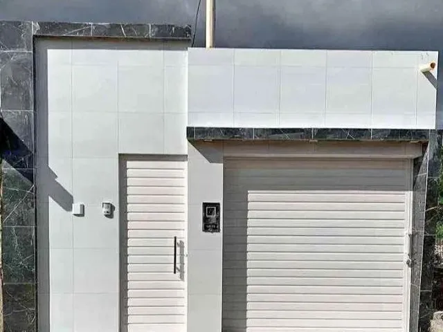 Imagem: A casa possui 2 Dormitórios, 2 Banheiros, 2 Vagas na
