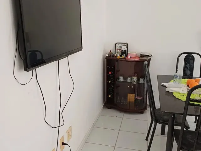 Imagem: O apartamento possui 2 Dormitórios, 1 Banheiro, 1 Vaga na