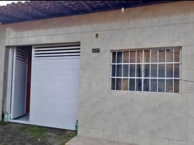 Imagem: A casa possui 2 Dormitórios e está localizado em Sá